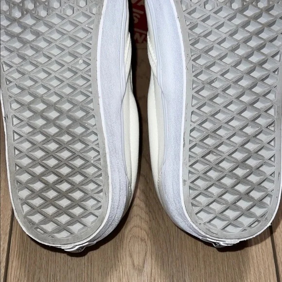 Vans Classic White Slip-On Shoes (Unisex) US Men’s 10.5 / US Women’s 12 - Picture 10 of 16